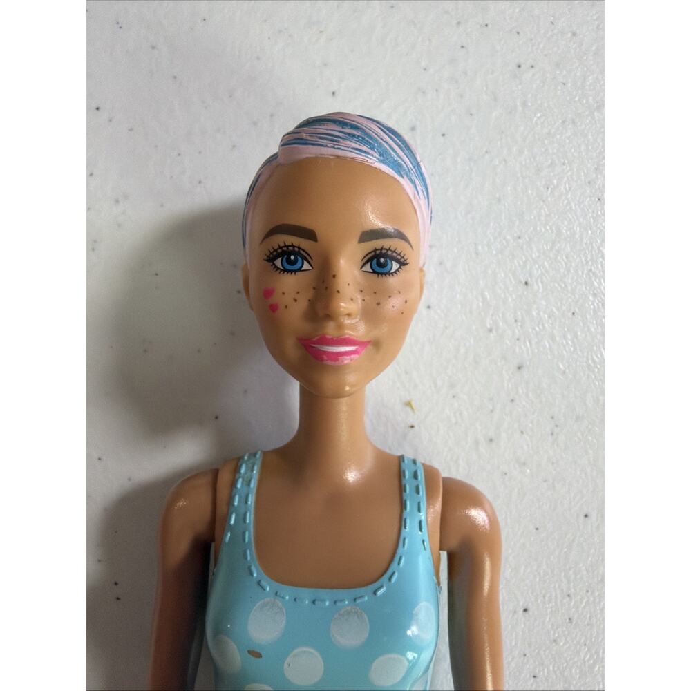 Barbie Mattel Doll 2019 Color Reveal Freckles Hearts - Picture 2 of 6